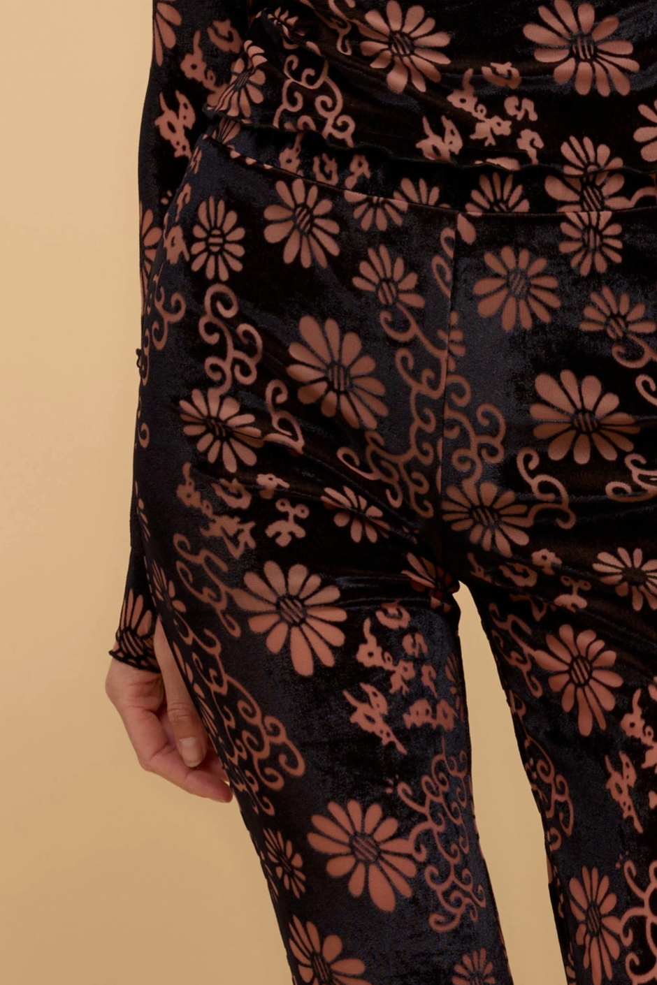 FINCH Burnout-Velvet Flared Trousers in Midnight Daisy