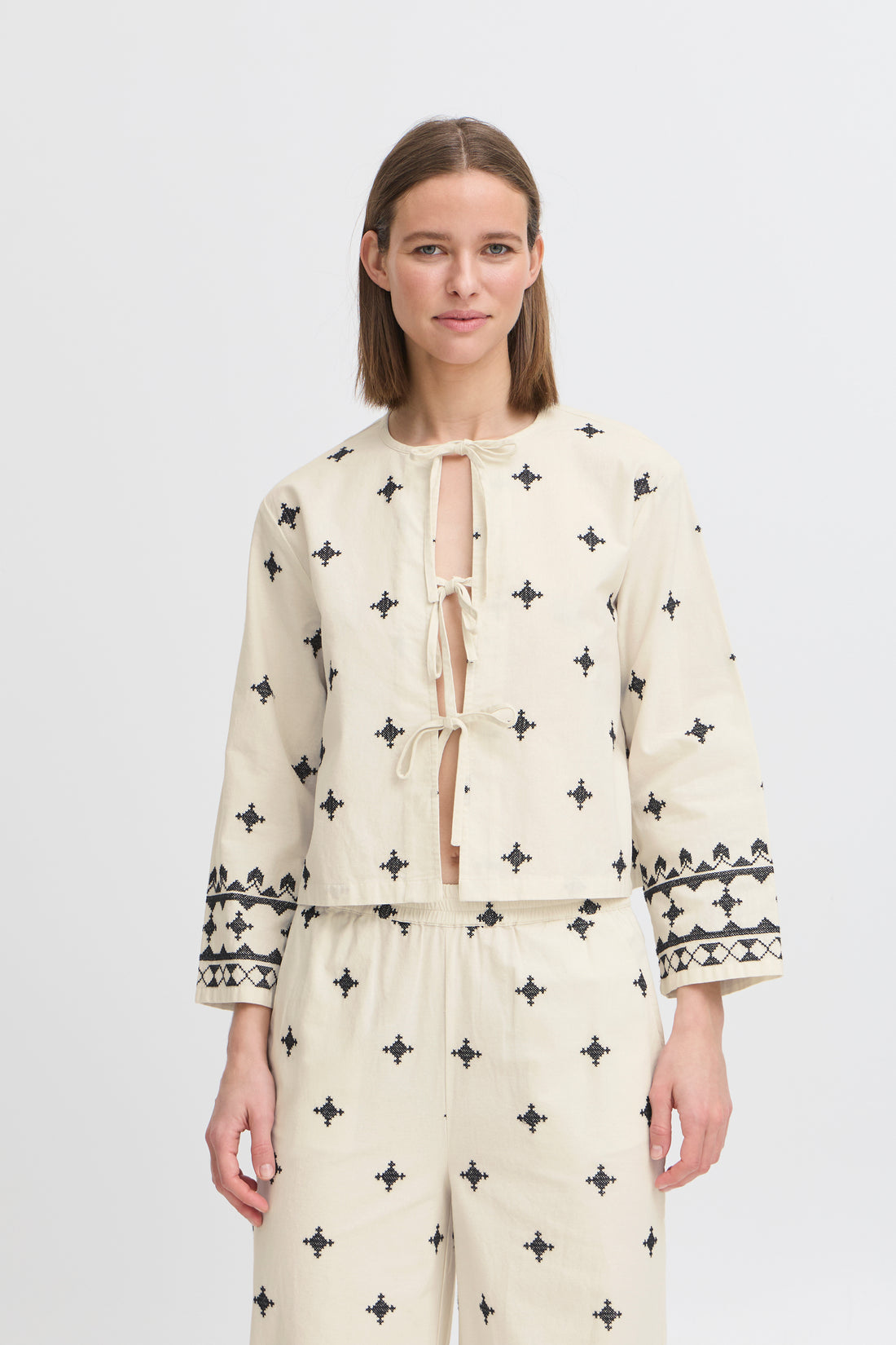 DUNIA Indian Cotton Jacket in Cream and Black