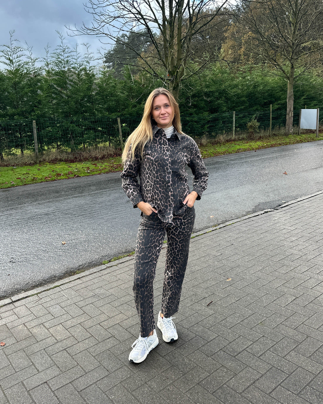 KENNA Denim Shirt Jacket in Leopard Print