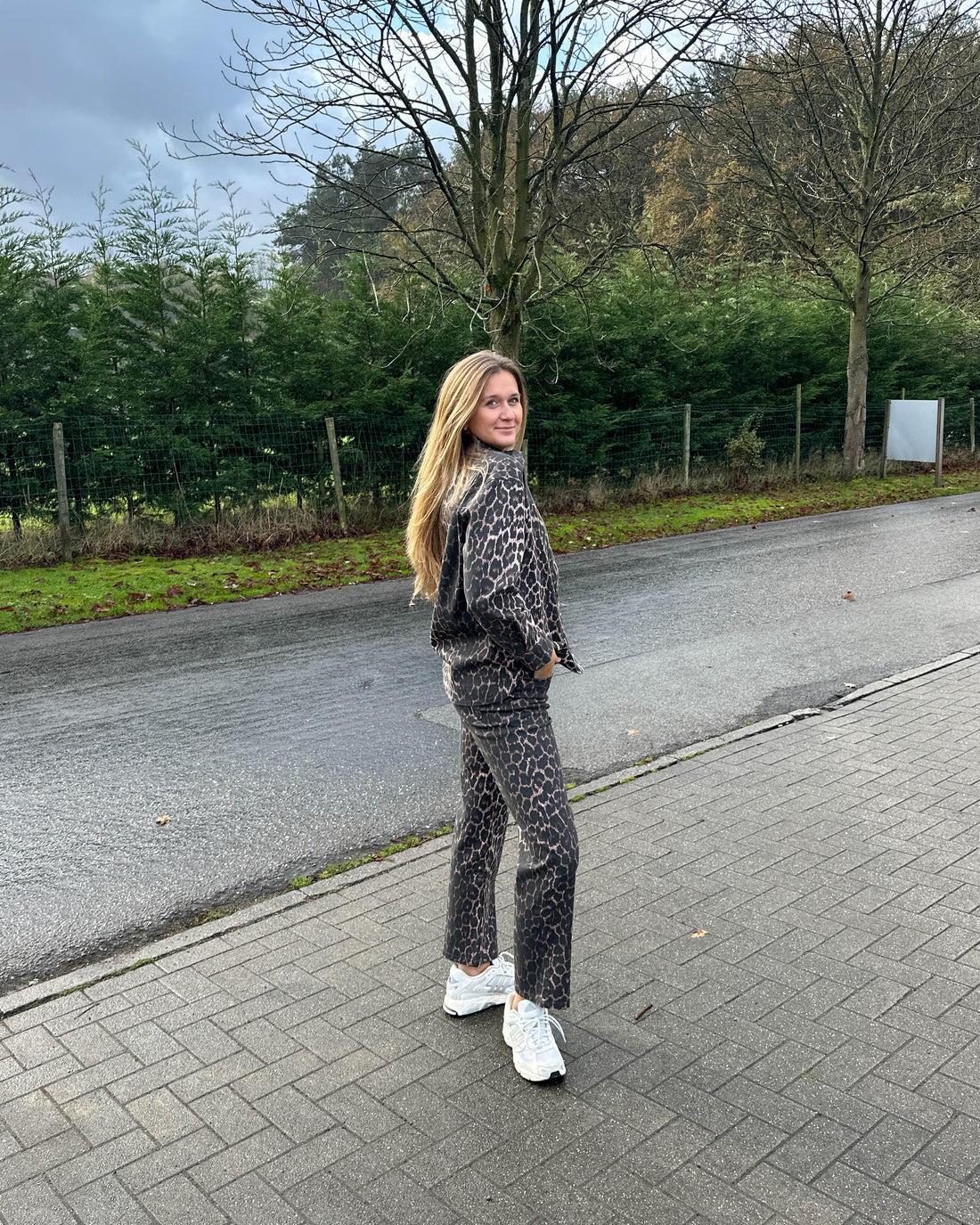 KENNA Denim Shirt Jacket in Leopard Print