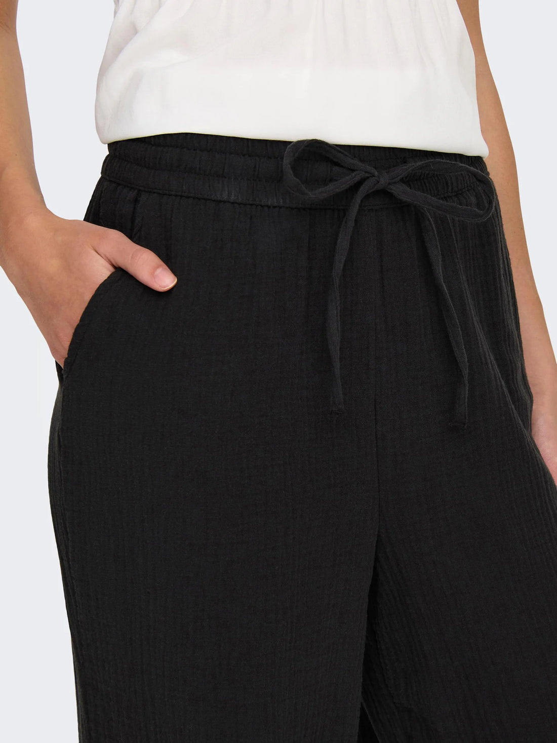 THYRA Crepe Casual Trousers in Black