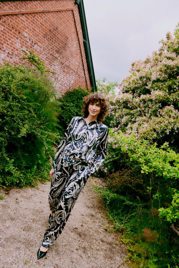 FLAIR Paisley Silk Feel Shirt in Monochrome