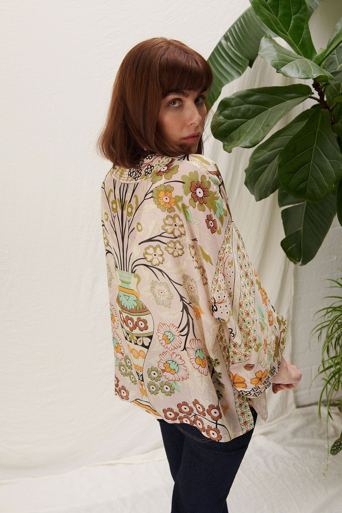 Flower Arch Short Lightweight Kimono in Sage by One Hundred Stars - KIMFWASAG Kimonos One Hundred Stars